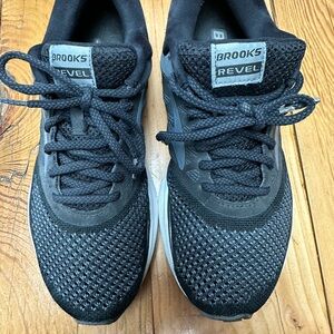 Brooks Revel 6.5 women's Black Athletic Shoes